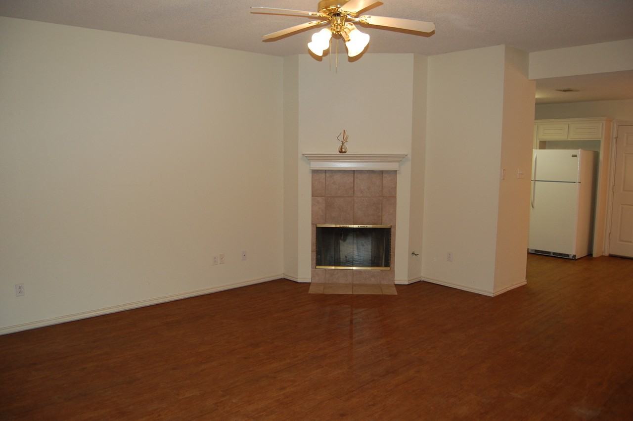 5531 93rd St - Photo 3 of 7
