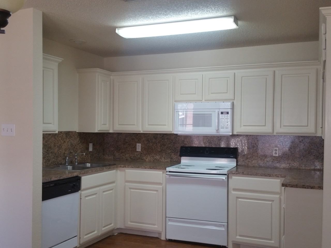 5531 93rd St - Photo 6 of 7