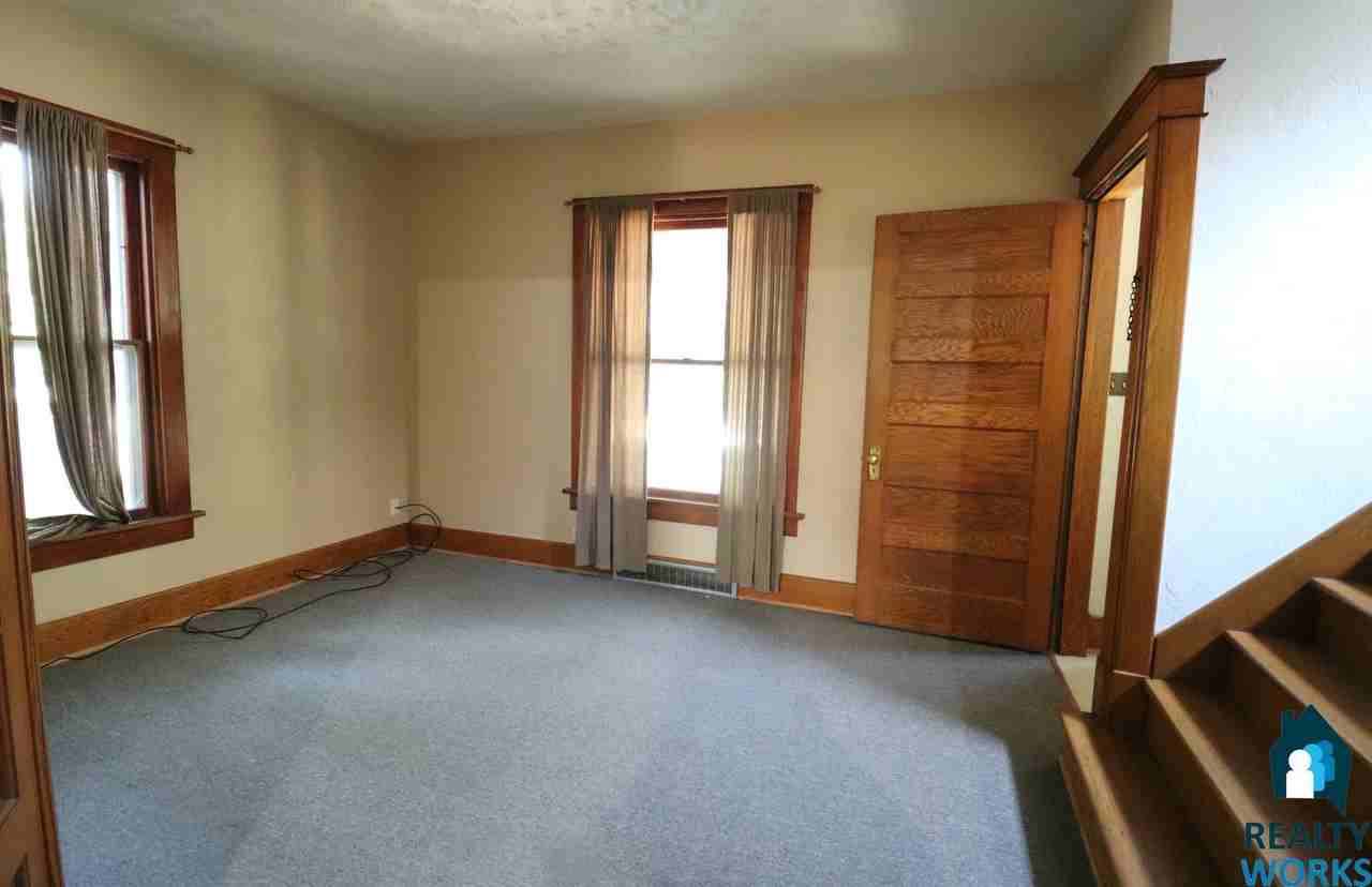 2911 R St - Photo 2 of 11