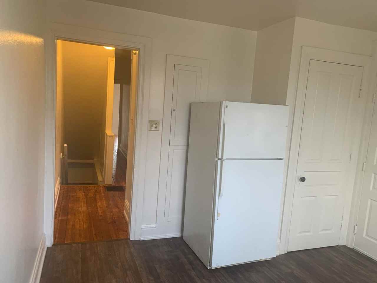 734 W King St 2nd Fl - Photo 4 of 18