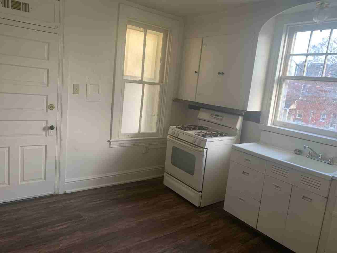 734 W King St 2nd Fl - Photo 5 of 18
