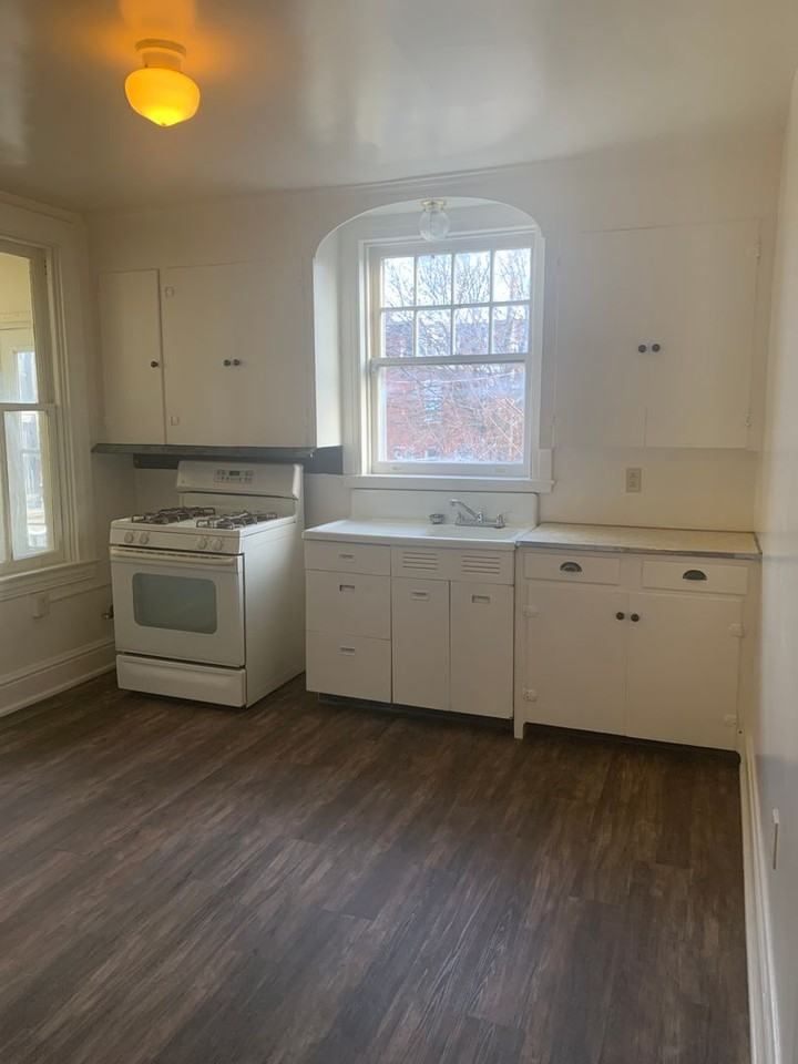 734 W King St 2nd Fl - Photo 6 of 18