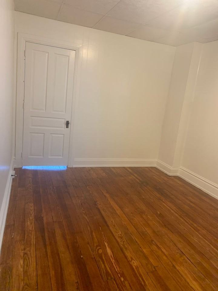 734 W King St 2nd Fl - Photo 7 of 18