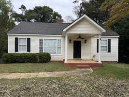 featured image of 306 E Mclendon Cir