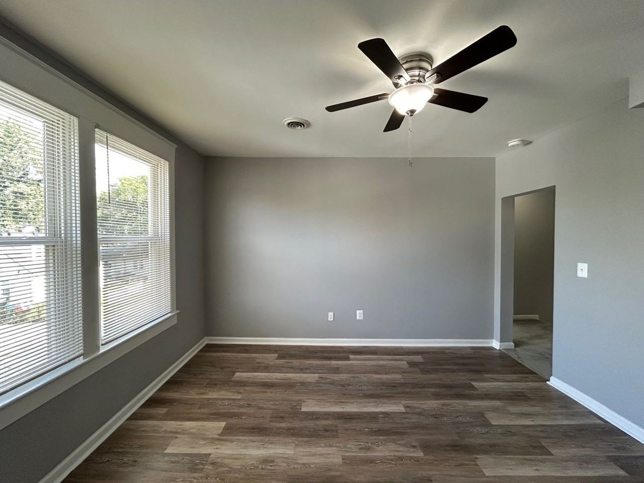 400 Hazlett Ave #B - Photo 4 of 10