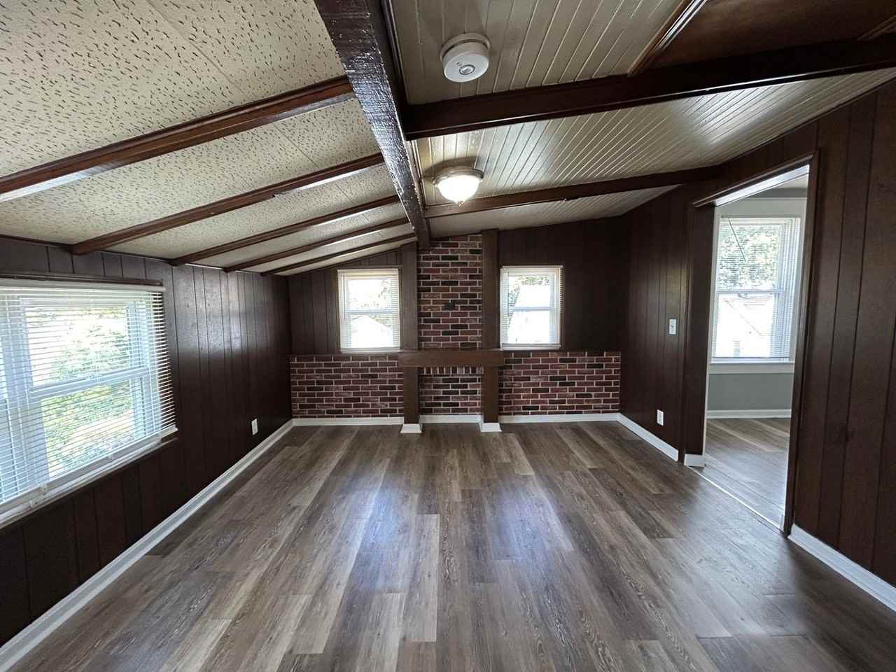 400 Hazlett Ave #B - Photo 5 of 10