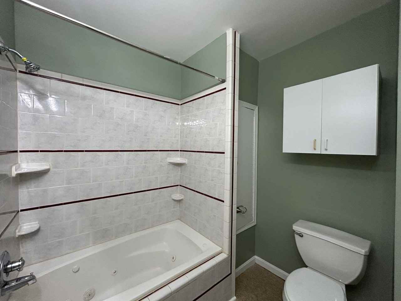 400 Hazlett Ave #B - Photo 6 of 10