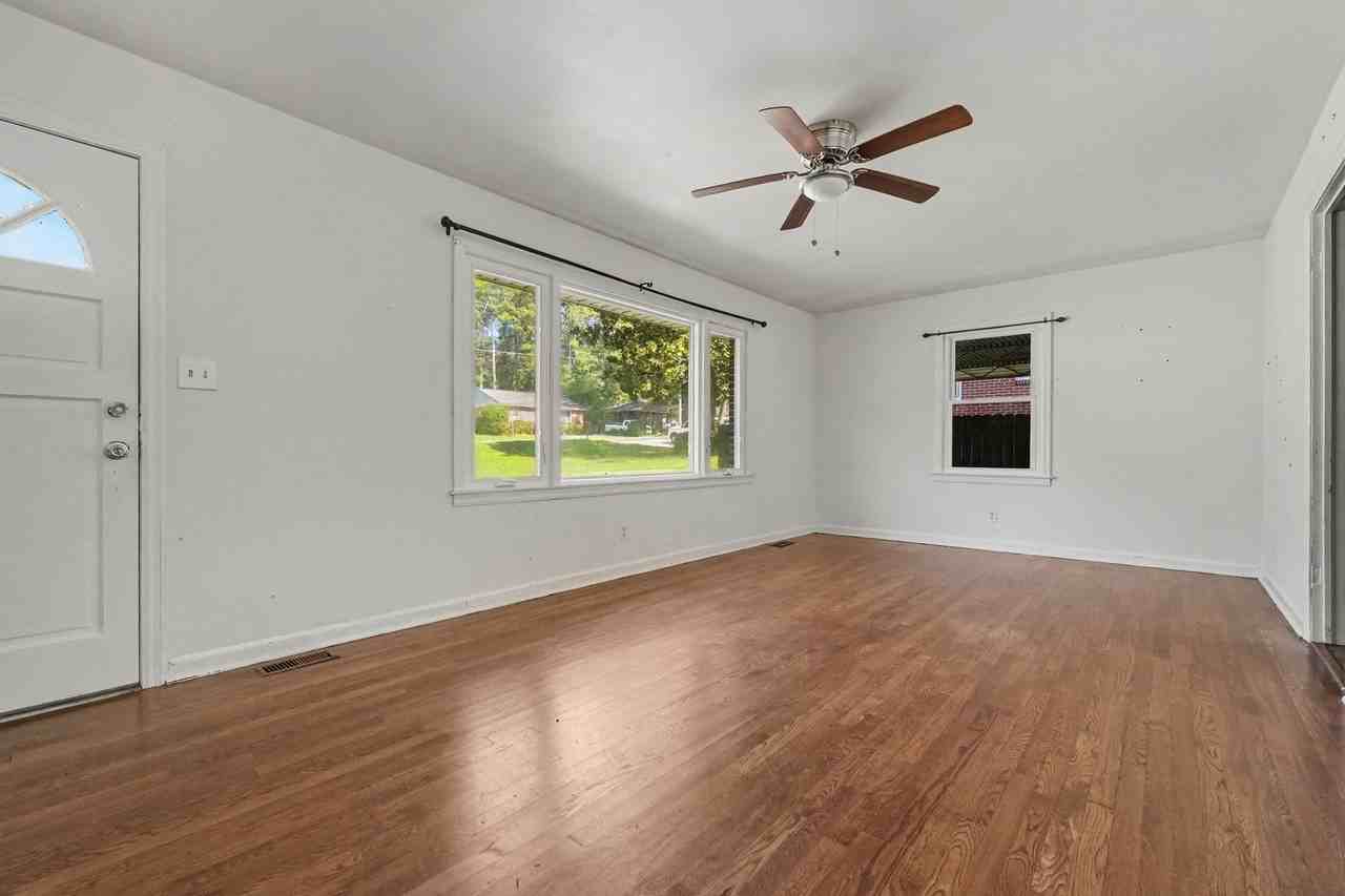 866 Daniell Dr Se - Photo 4 of 17