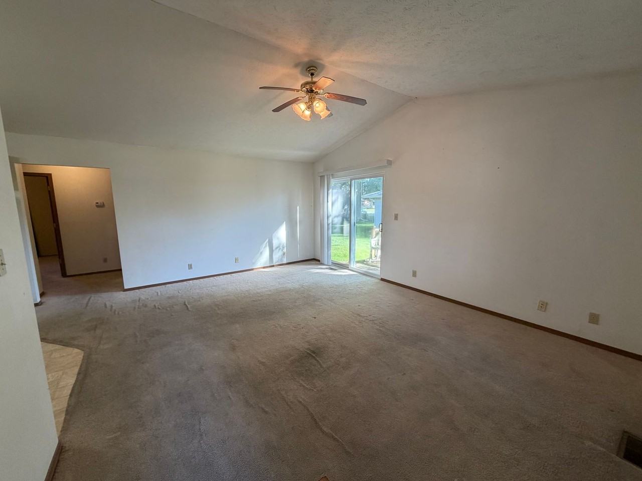420 S Maple Ave - Photo 2 of 21