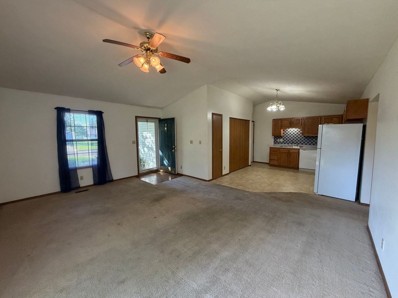 420 S Maple Ave - Photo 3 of 21