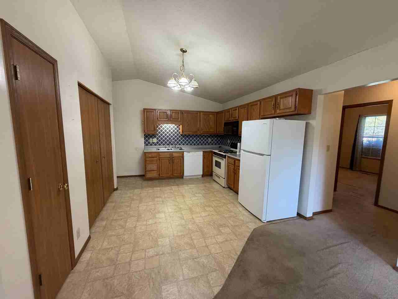 420 S Maple Ave - Photo 6 of 21