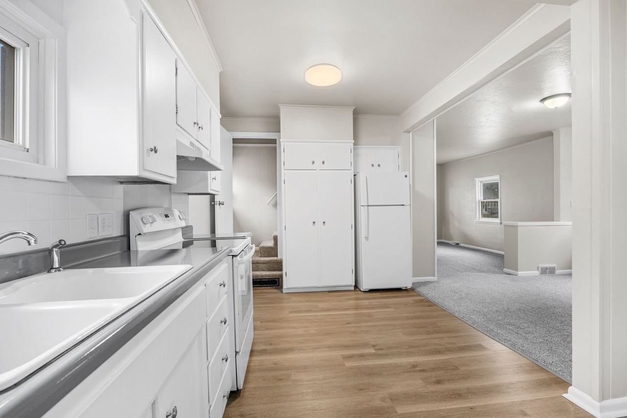 2905 E Walnut St - Photo 2 of 18