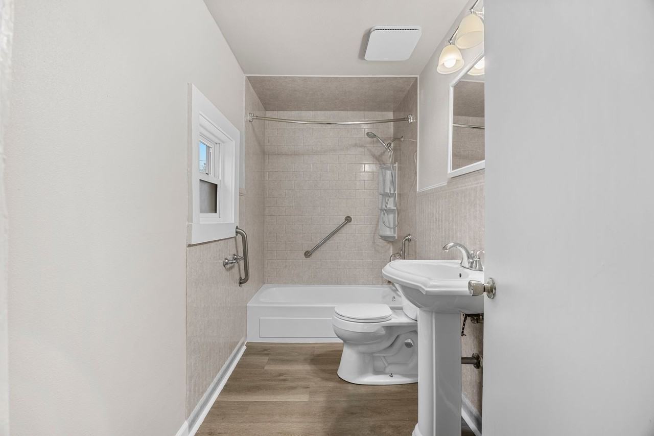 2905 E Walnut St - Photo 4 of 18