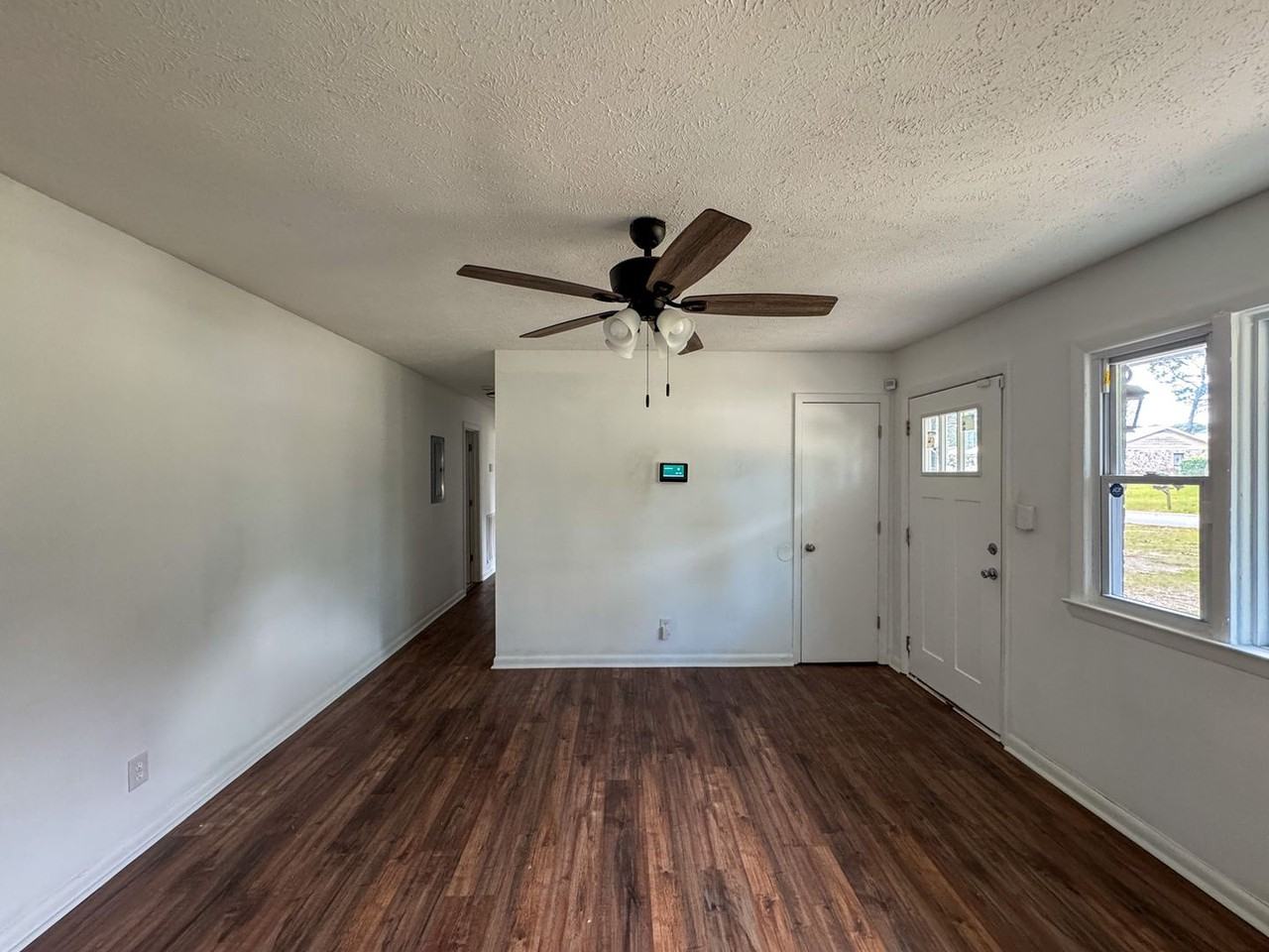 6116 Conaway Dr - Photo 3 of 19