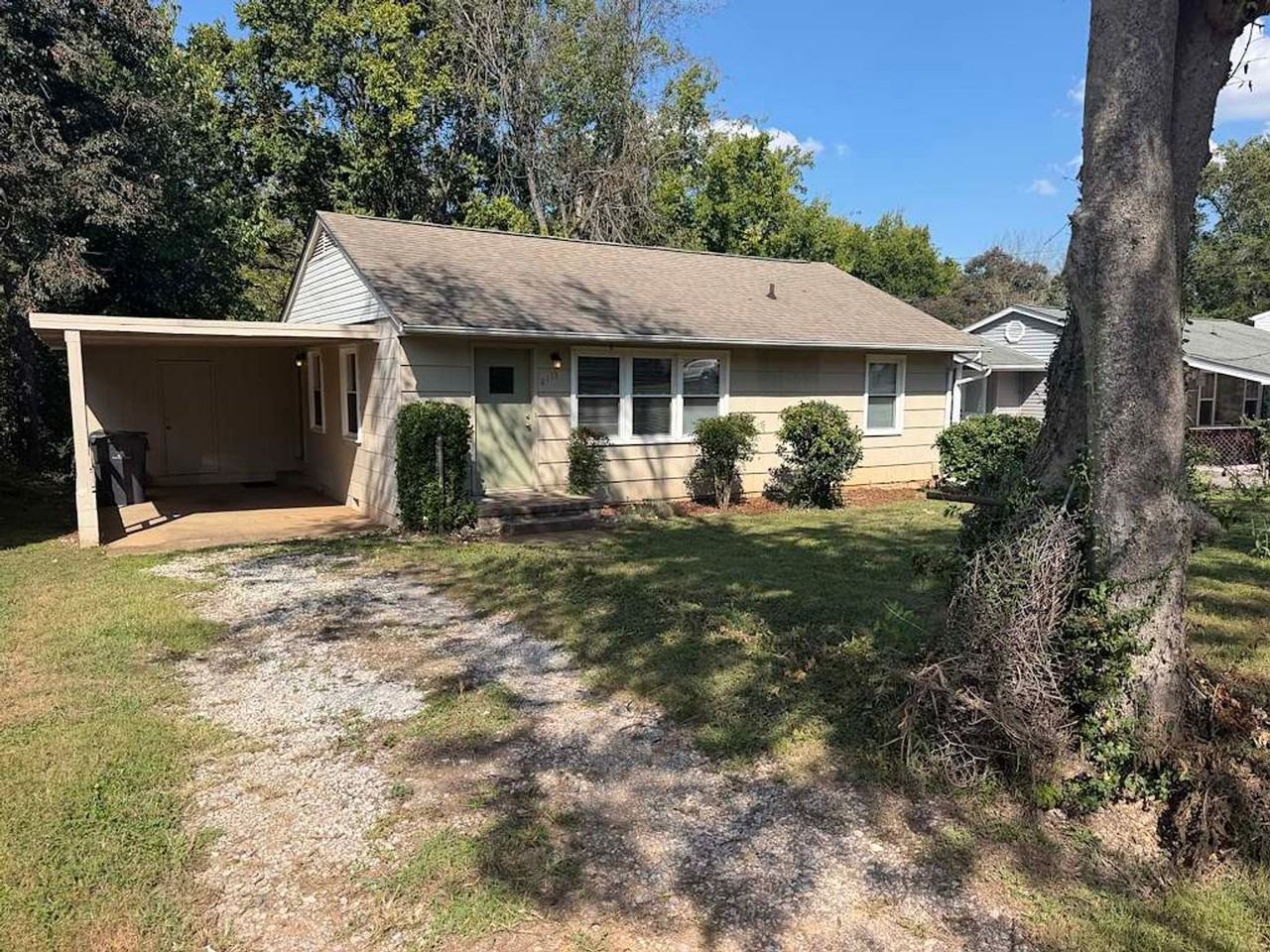 2113 Berea Ave - Photo 2 of 9