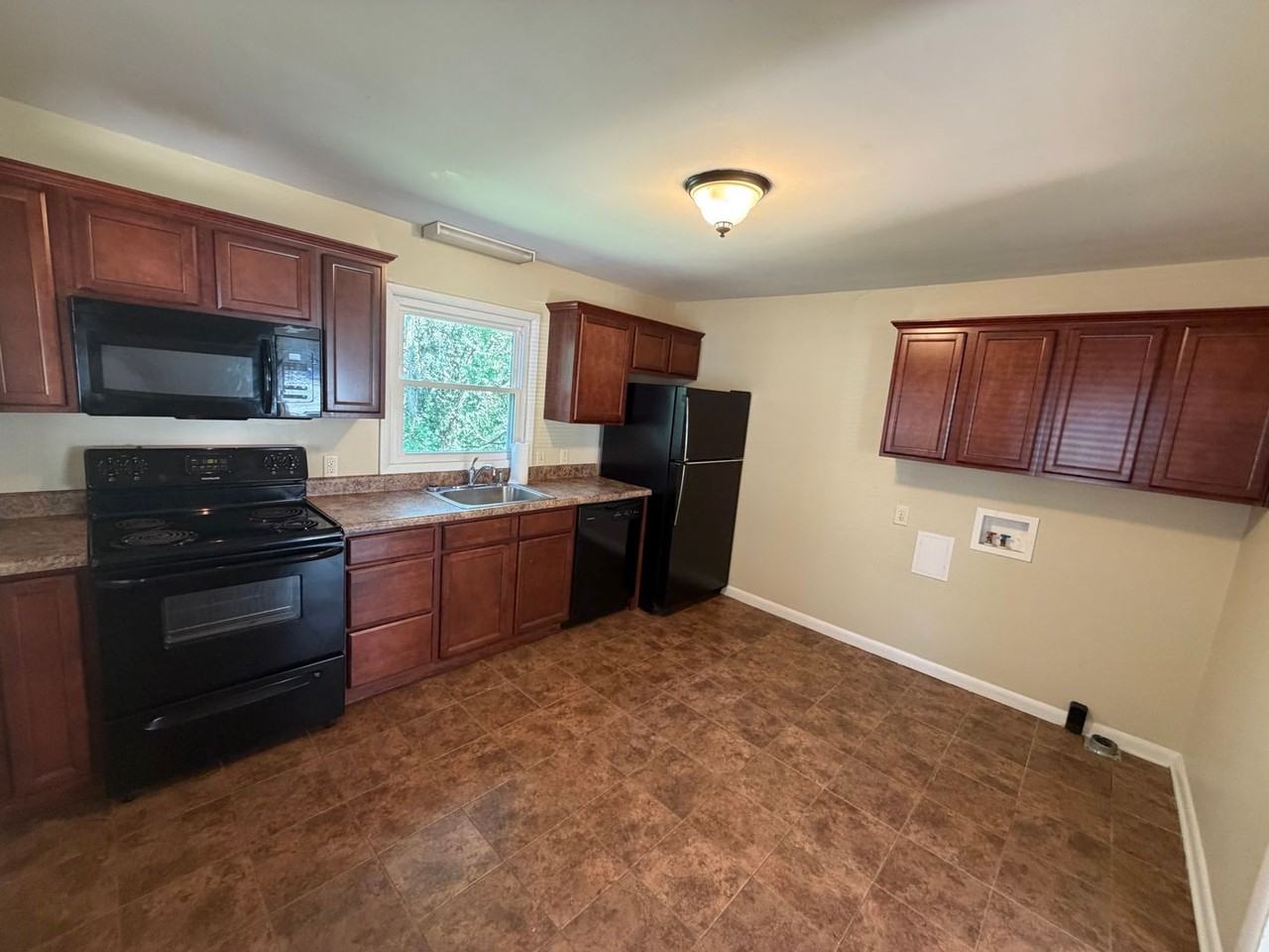2113 Berea Ave - Photo 4 of 9
