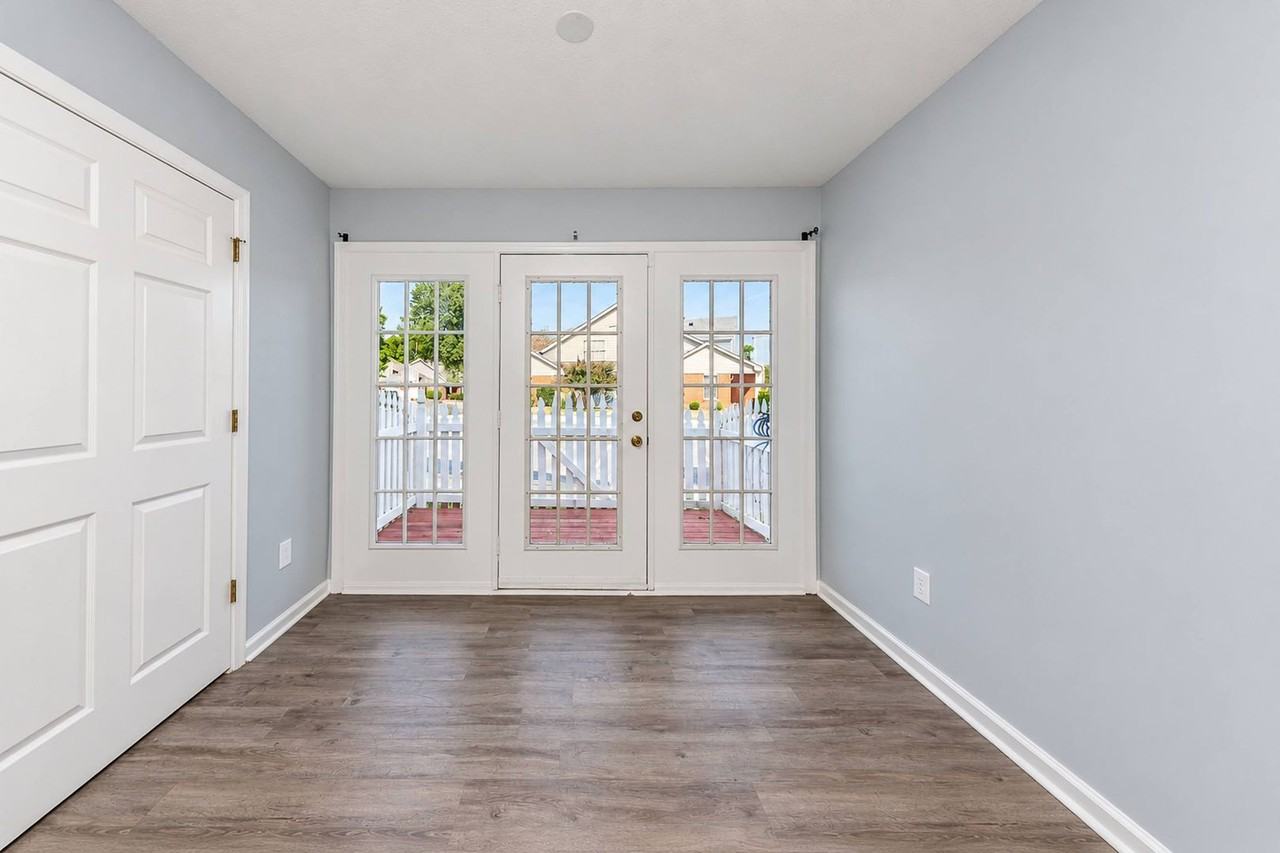 1404 Westgate Cir - Photo 4 of 17
