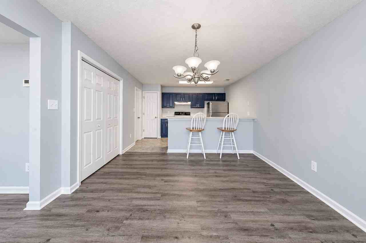 1404 Westgate Cir - Photo 5 of 17