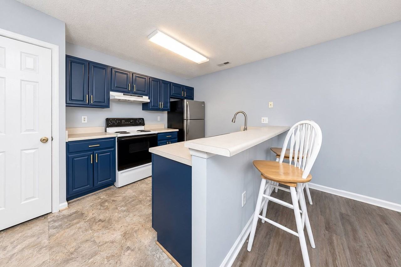 1404 Westgate Cir - Photo 6 of 17