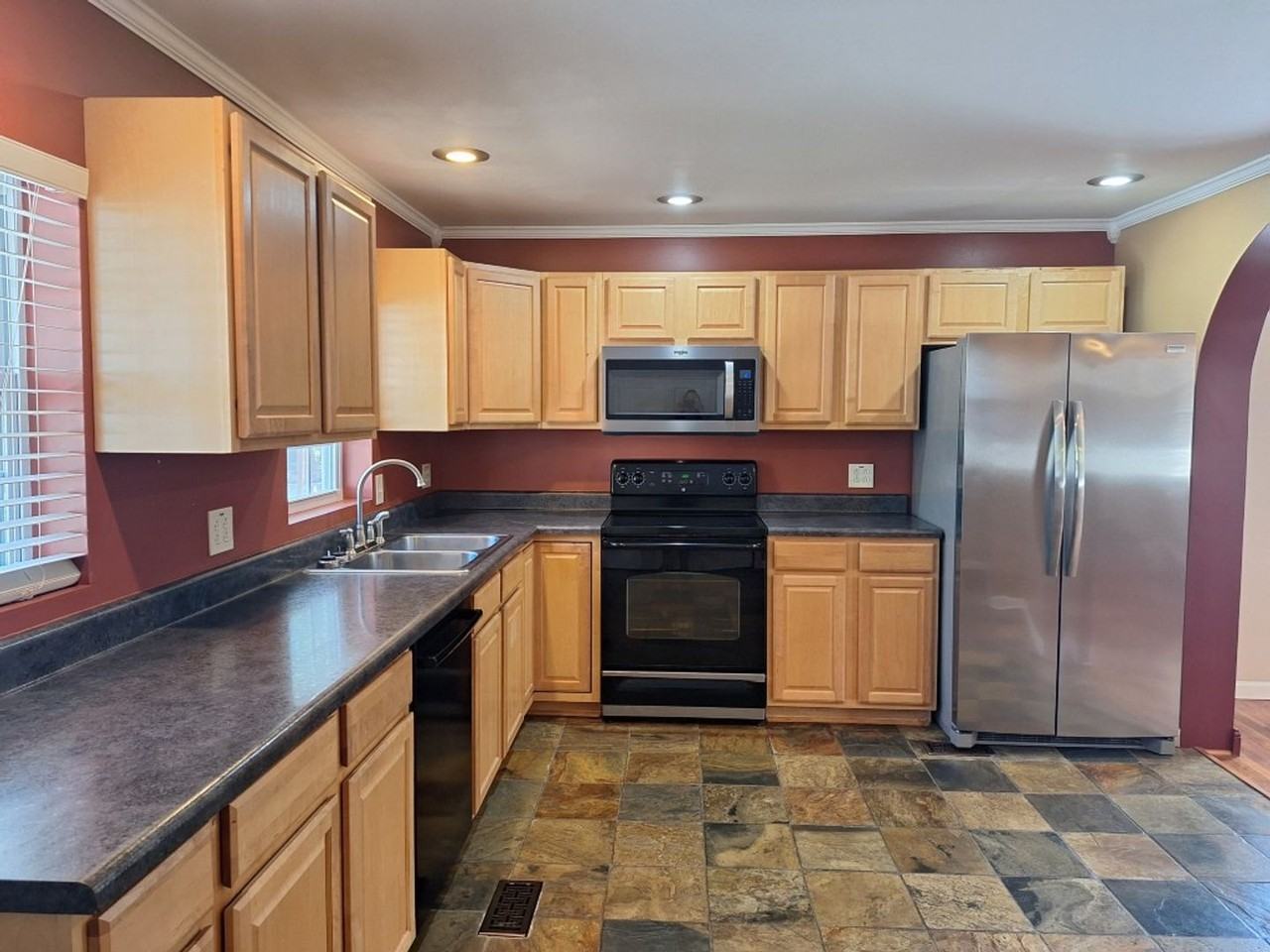 114 Gorgas Ln - Photo 2 of 32