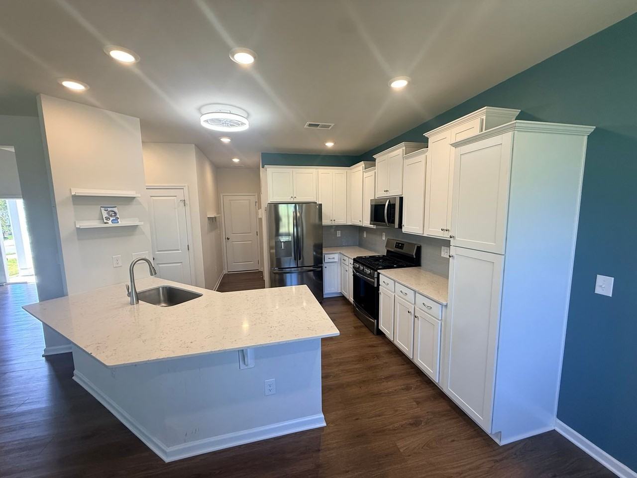 333 Kennerly Center Dr - Photo 5 of 50