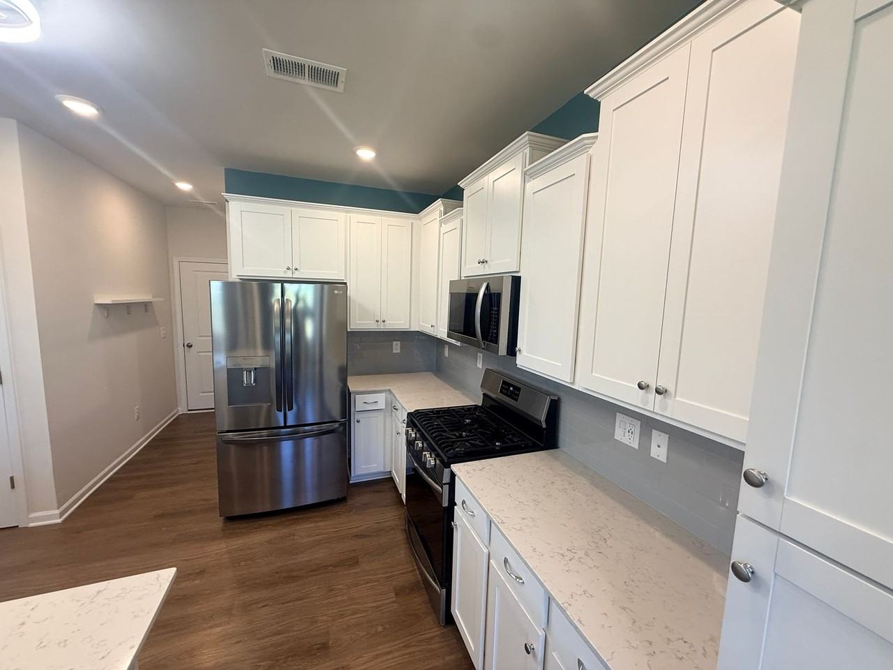 333 Kennerly Center Dr - Photo 6 of 50