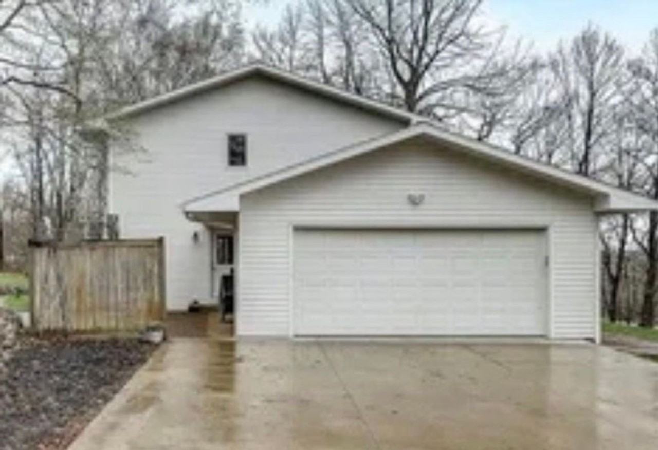17742 Fairlawn Ave - Photo 2 of 30