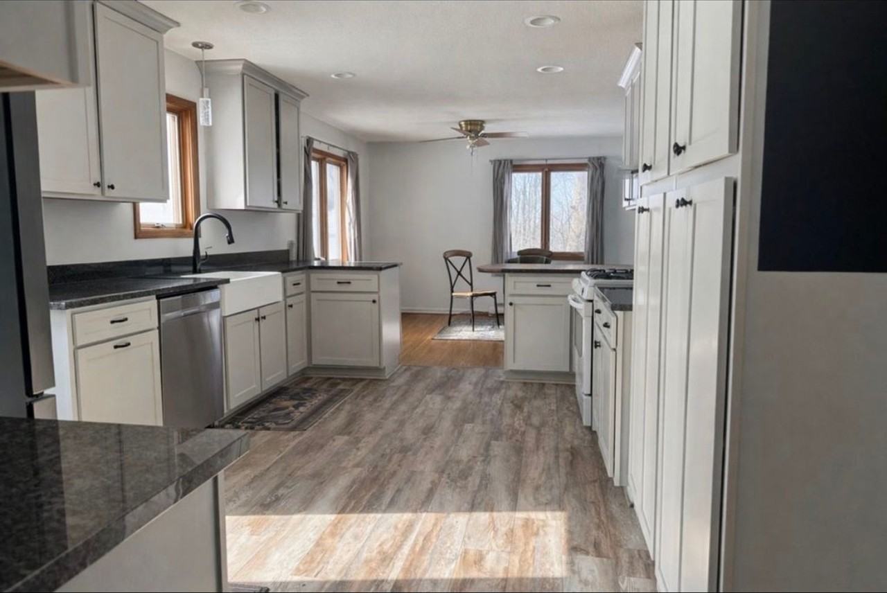 17742 Fairlawn Ave - Photo 3 of 30