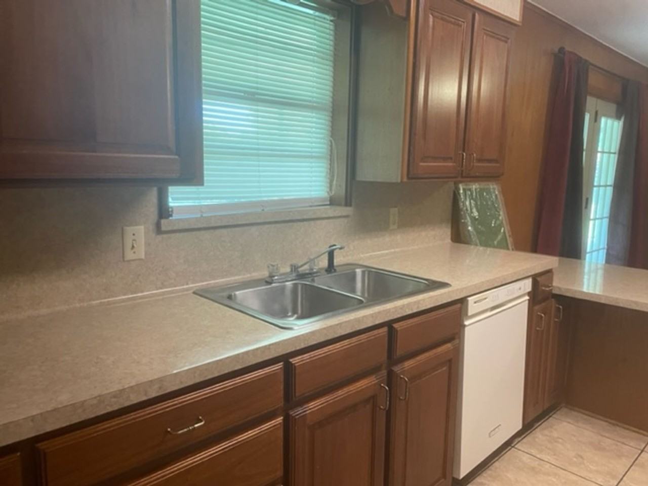 1105 Nelwyn Ave - Photo 2 of 18