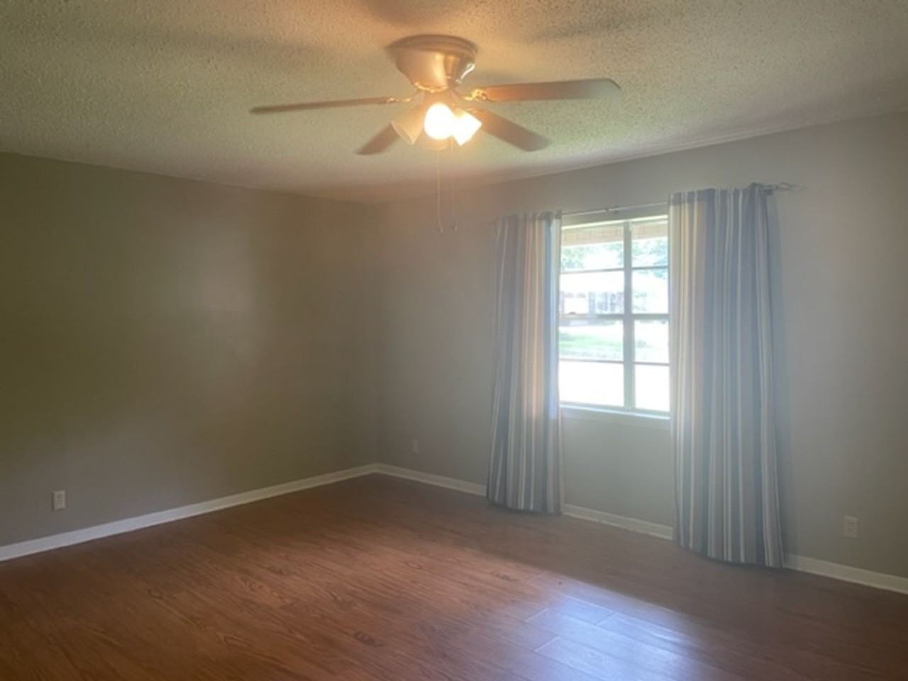 1105 Nelwyn Ave - Photo 4 of 18