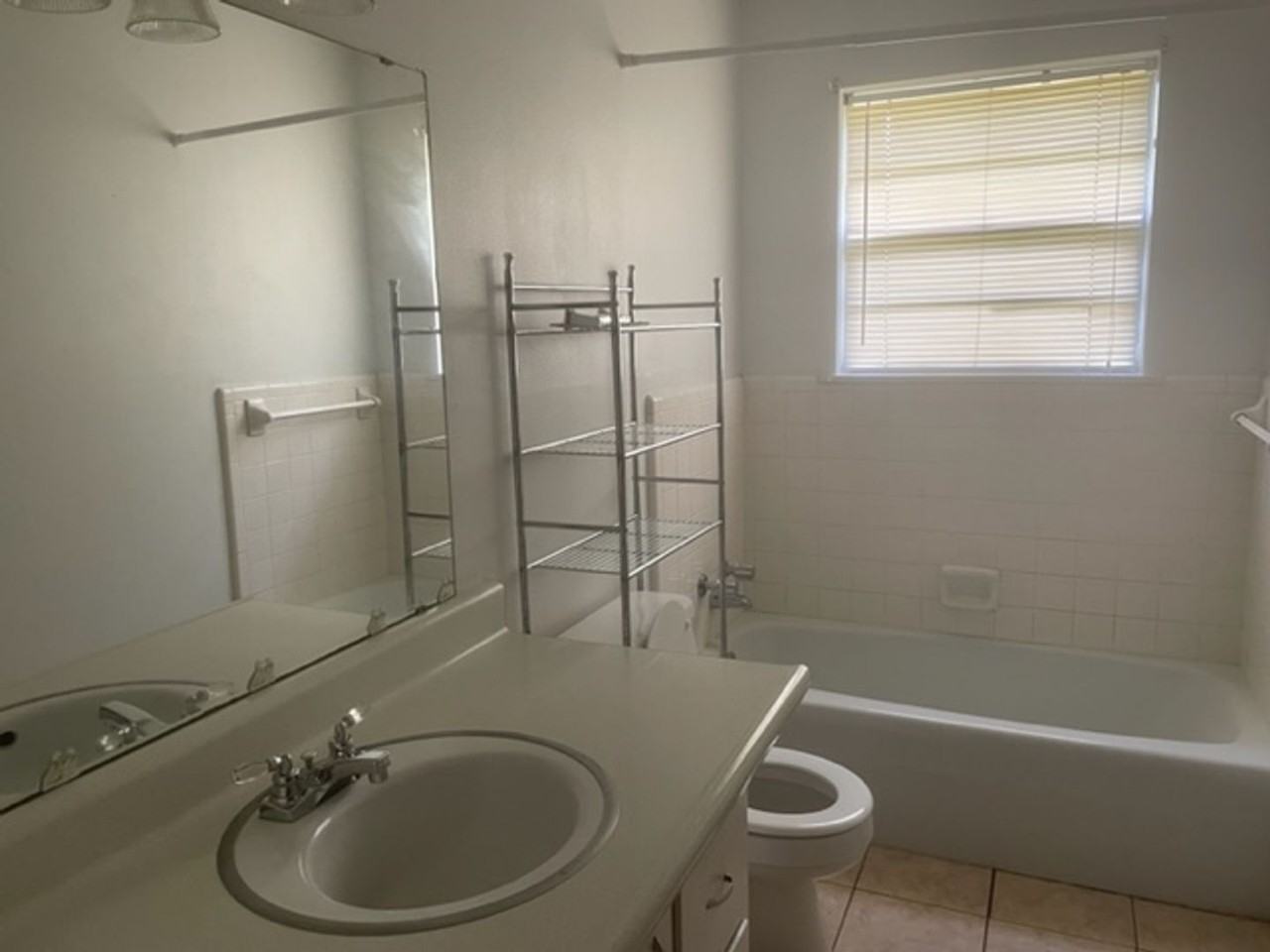 1105 Nelwyn Ave - Photo 5 of 18