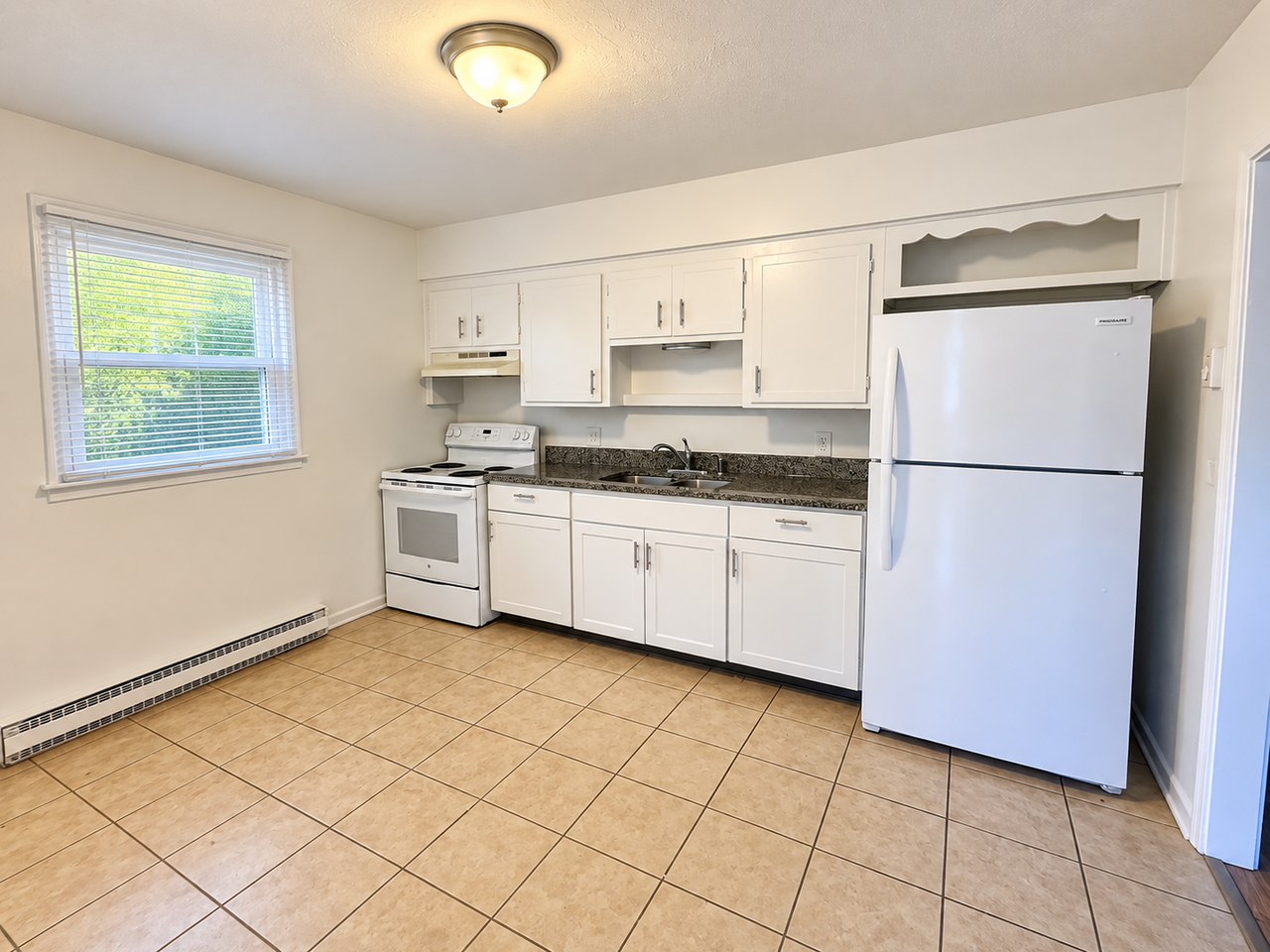 93 Montague Rd - Photo 3 of 6