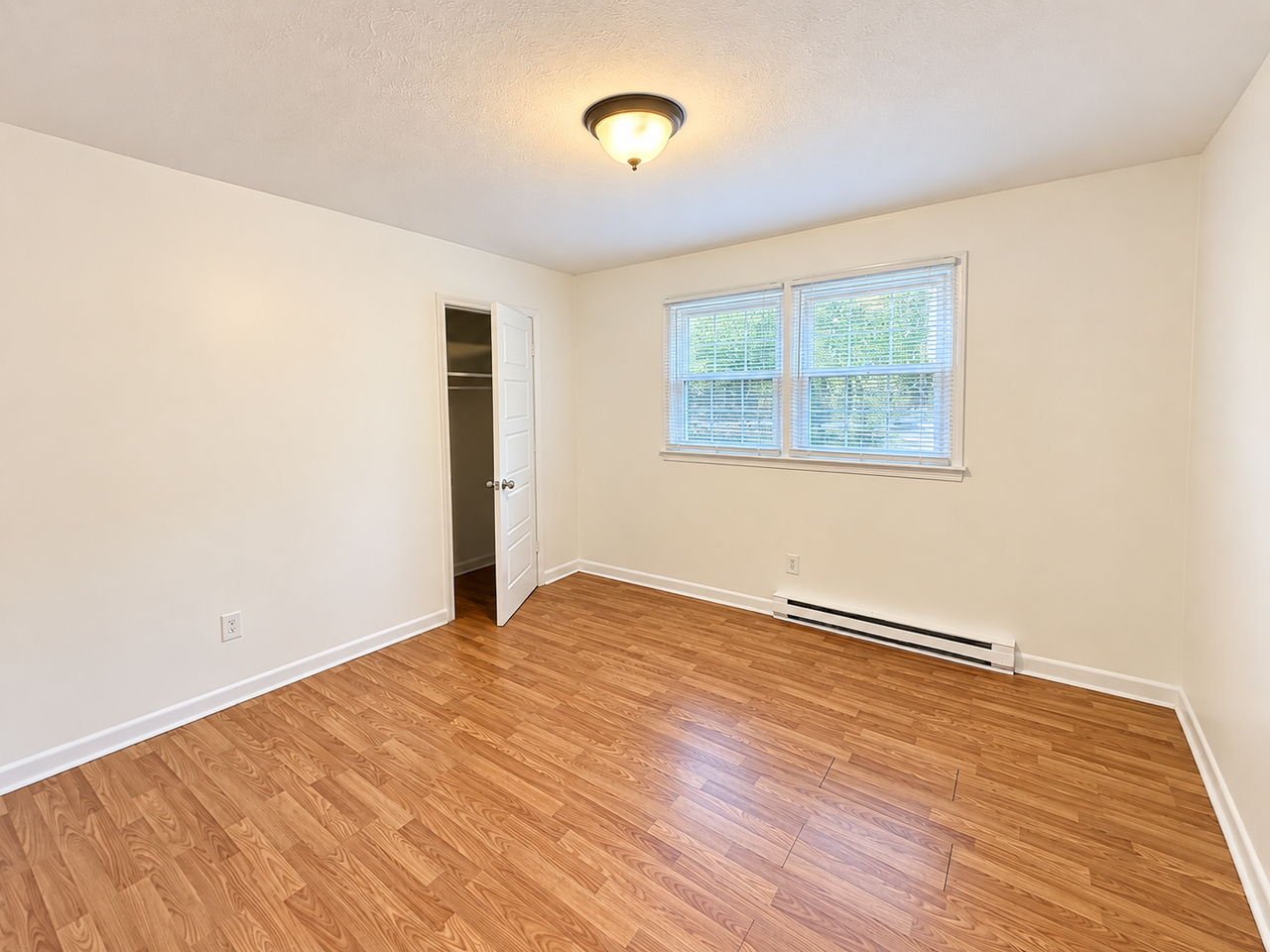 93 Montague Rd - Photo 4 of 6