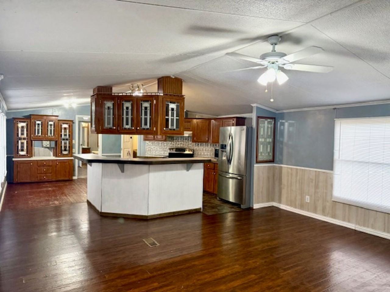 606 E Cypress - Photo 2 of 8