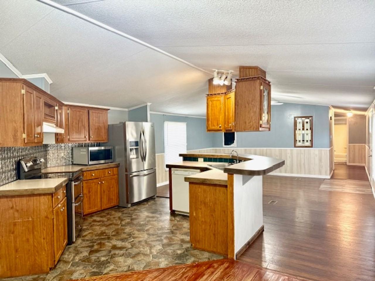 606 E Cypress - Photo 3 of 8