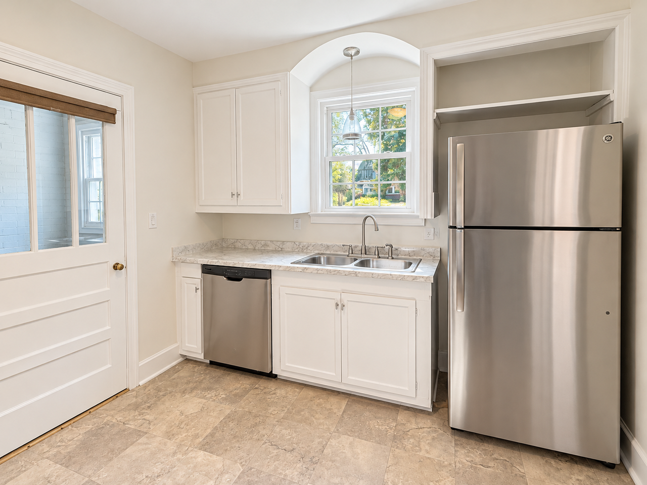 106 W Mountainview Ave - Photo 3 of 9