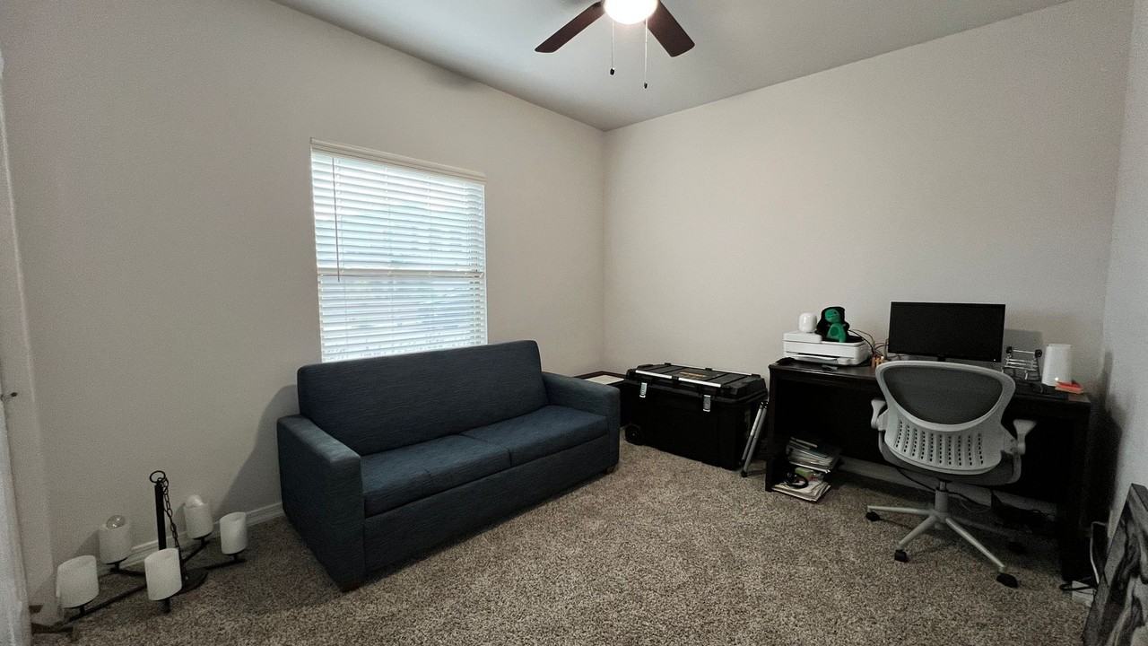 1107 Sky River St - Photo 4 of 20