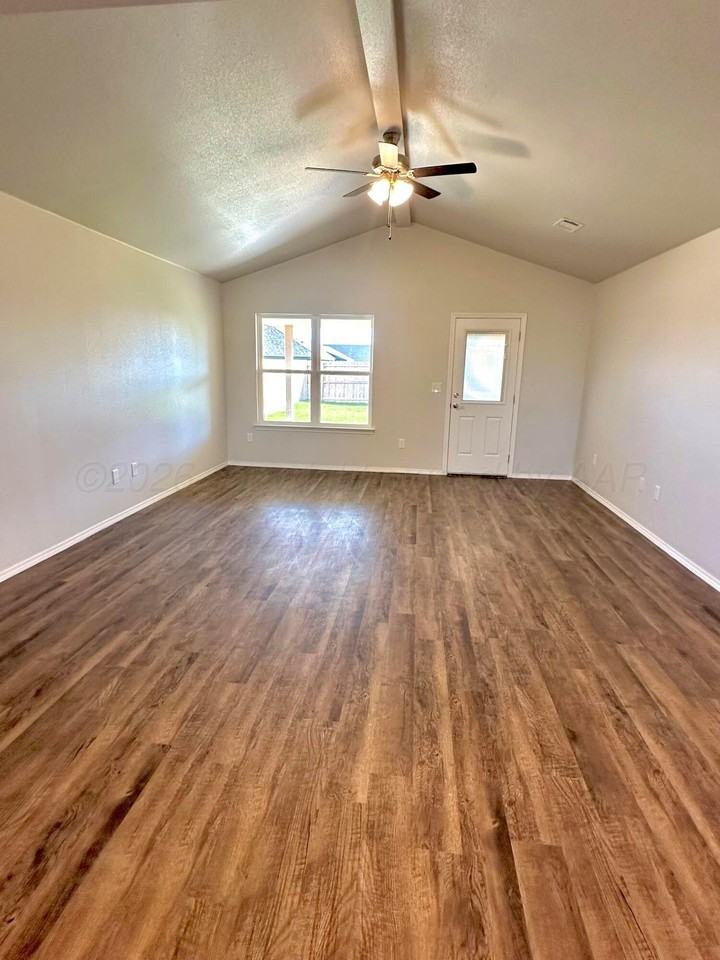 4403 Sunset St - Photo 3 of 19