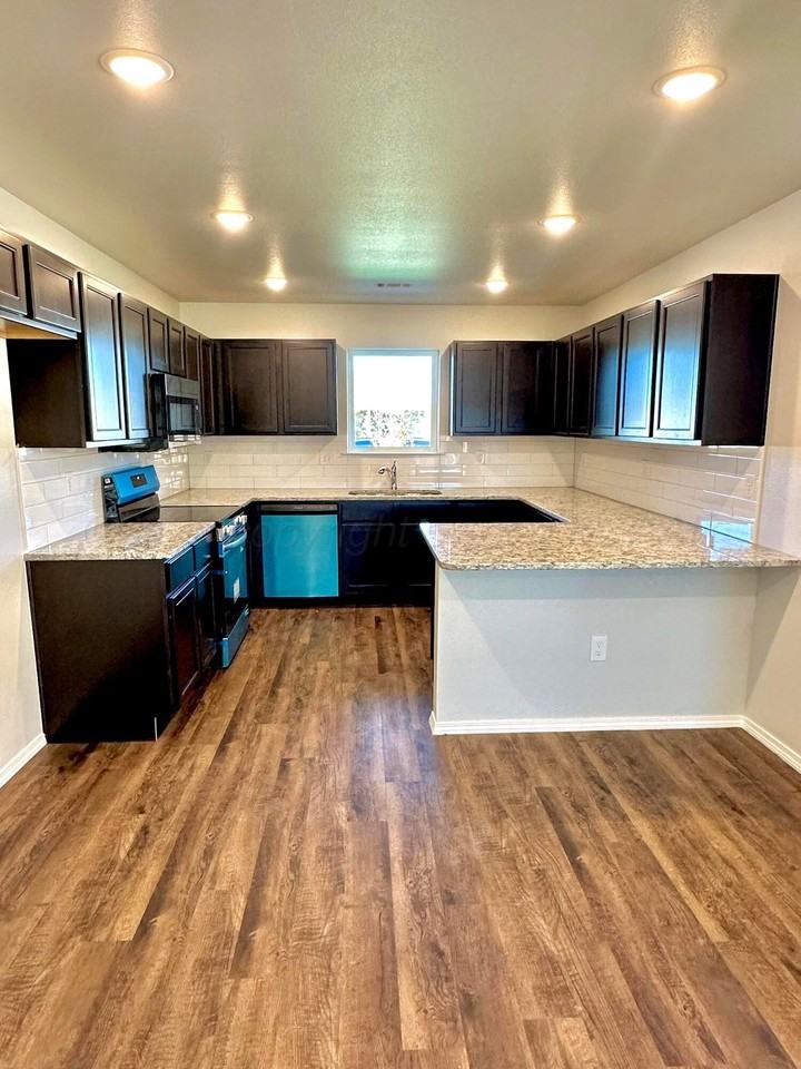 4403 Sunset St - Photo 4 of 19