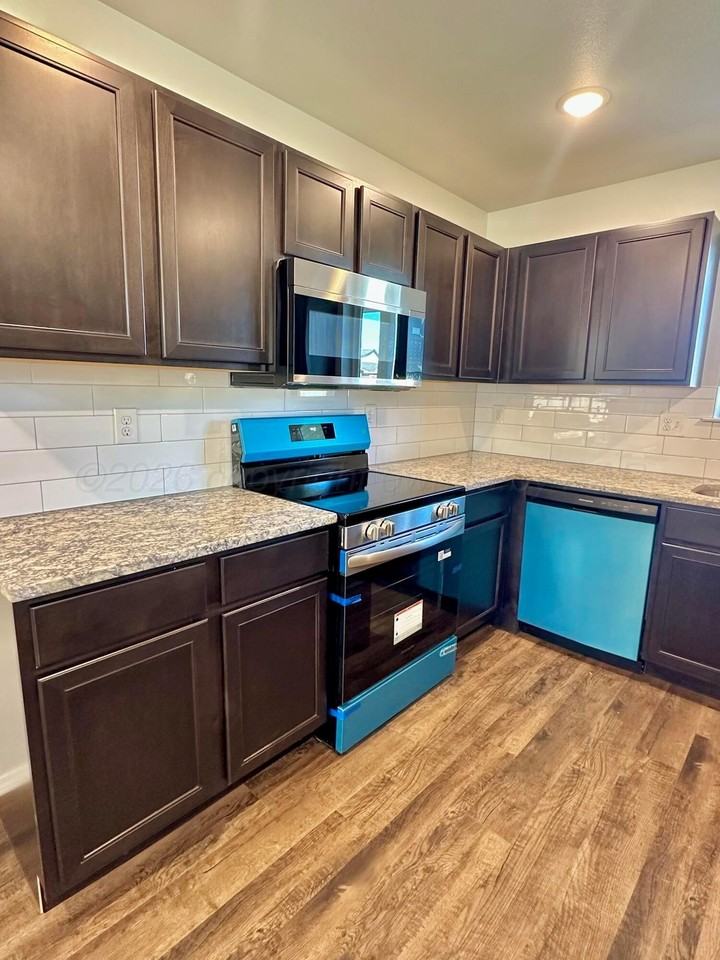 4403 Sunset St - Photo 6 of 19