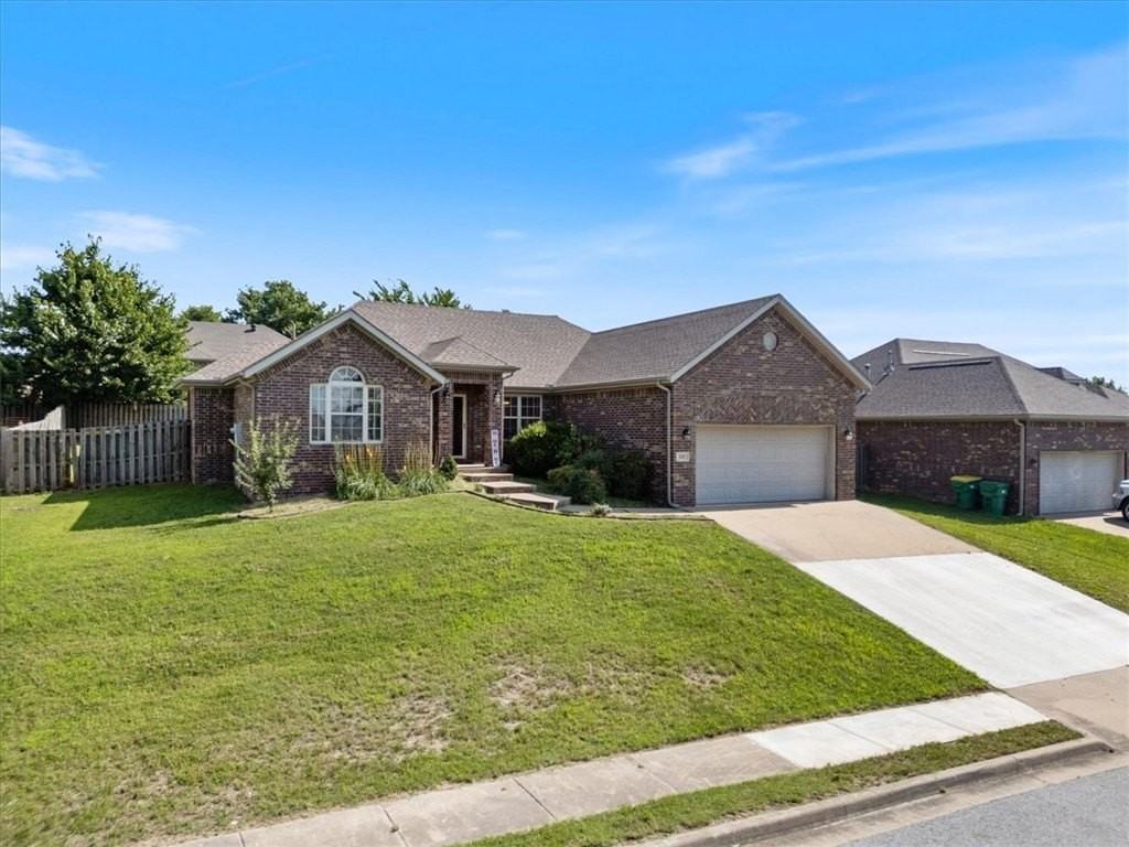 230 Coopers Way - Photo 4 of 31
