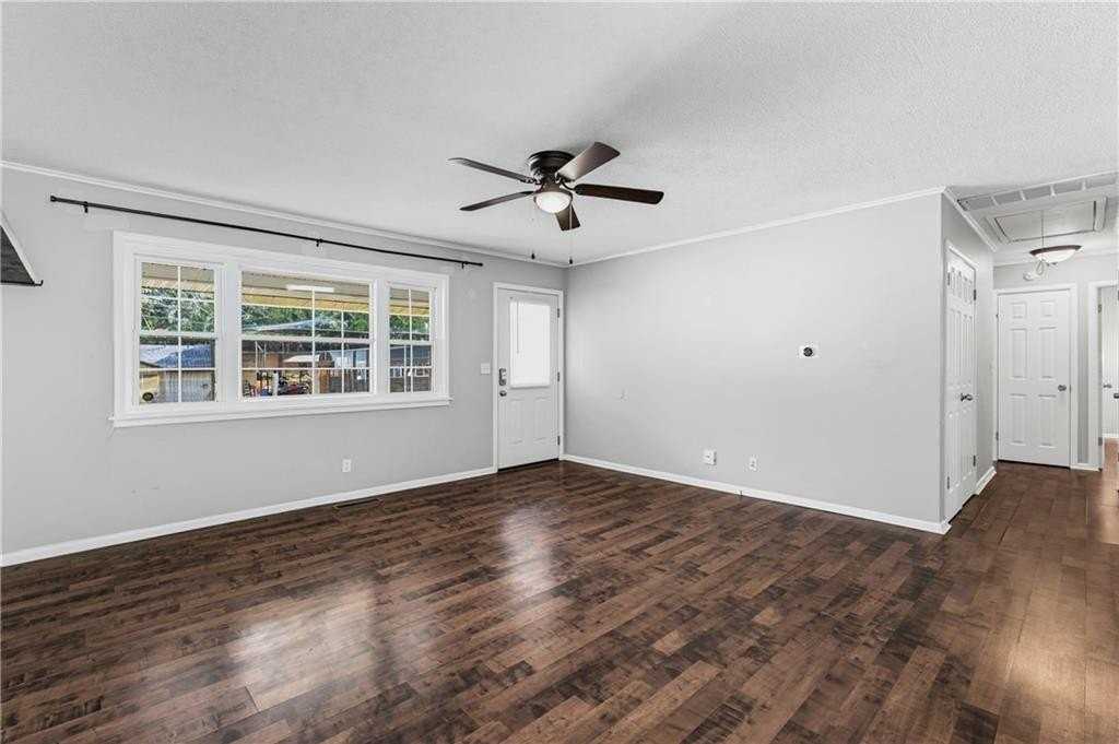 2324 W Holly St - Photo 2 of 21
