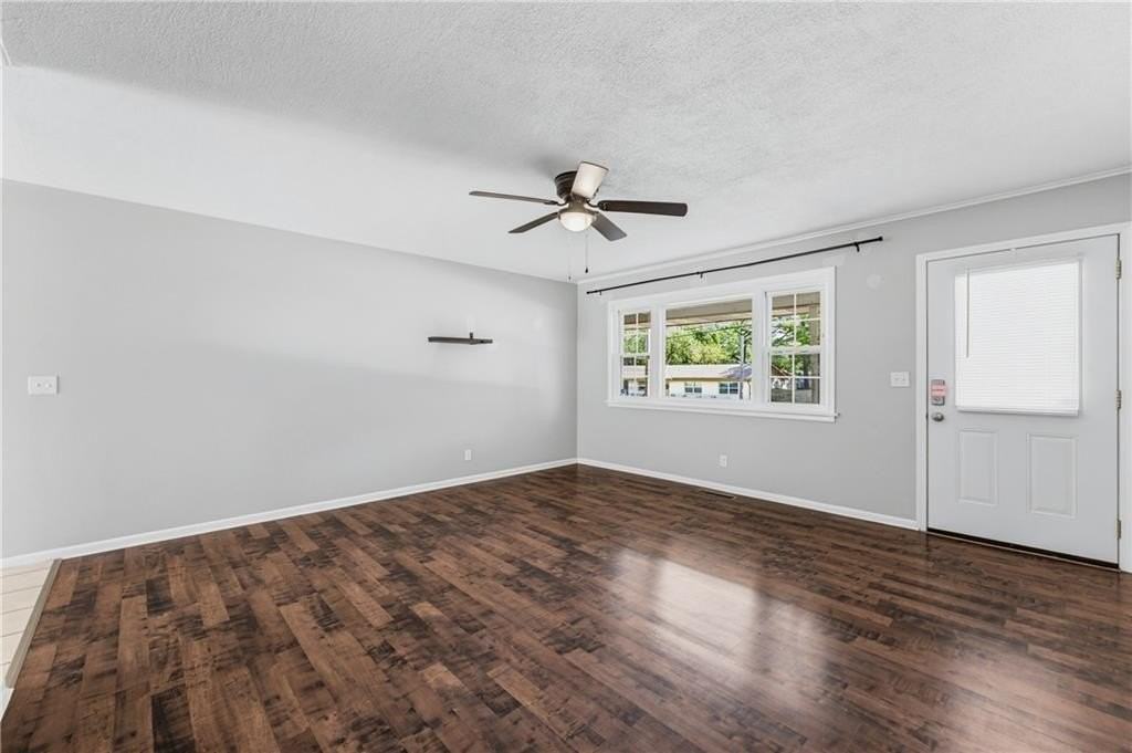 2324 W Holly St - Photo 3 of 21