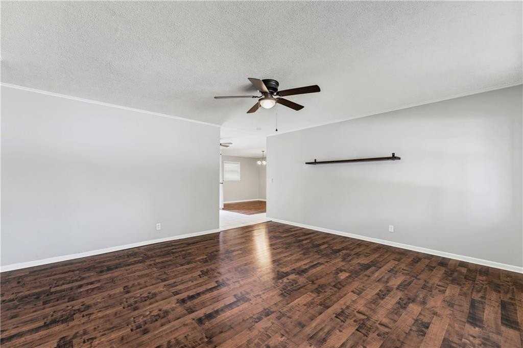 2324 W Holly St - Photo 4 of 21