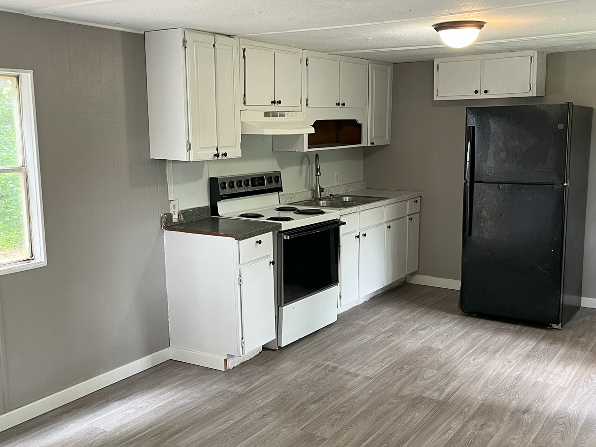 6702 Skyview Dr Se - Photo 2 of 4