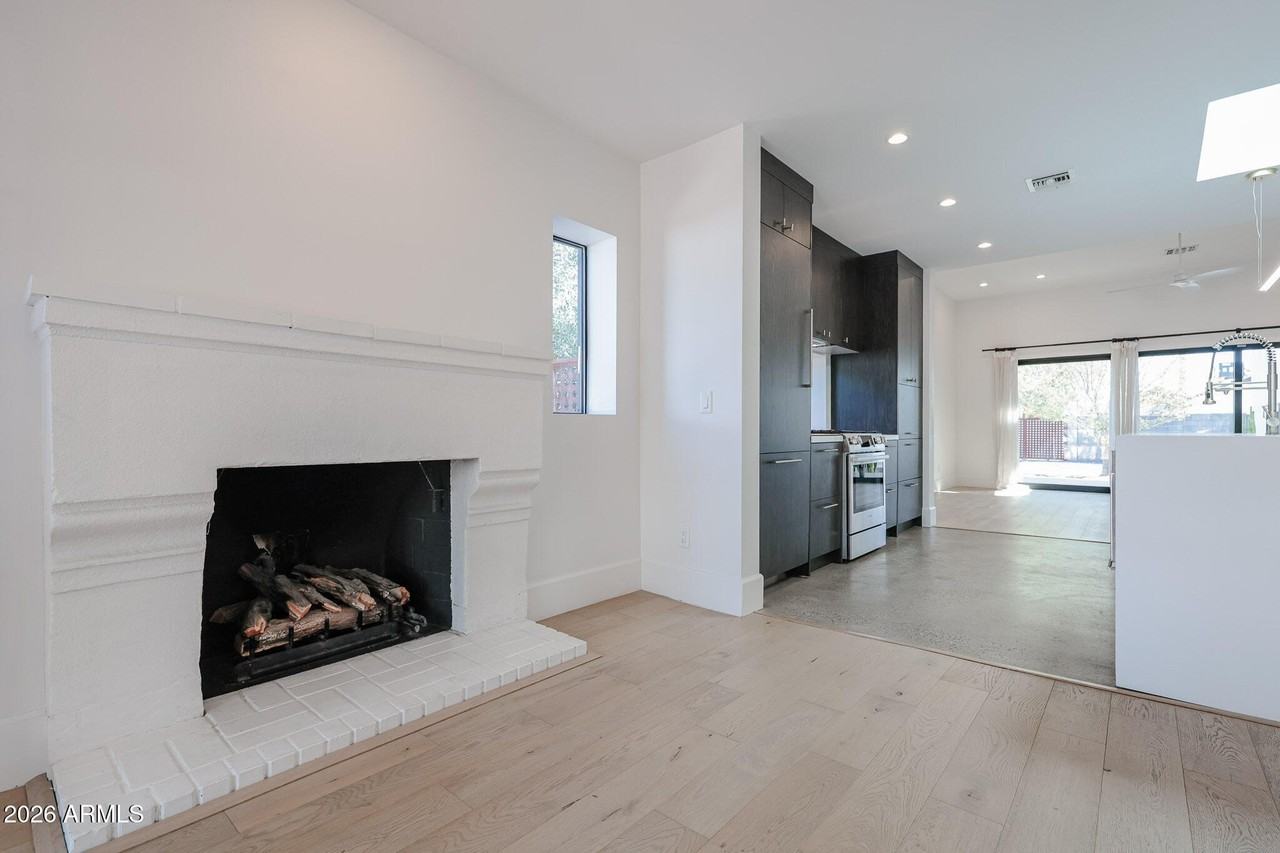 1111 E Fillmore St - Photo 6 of 47
