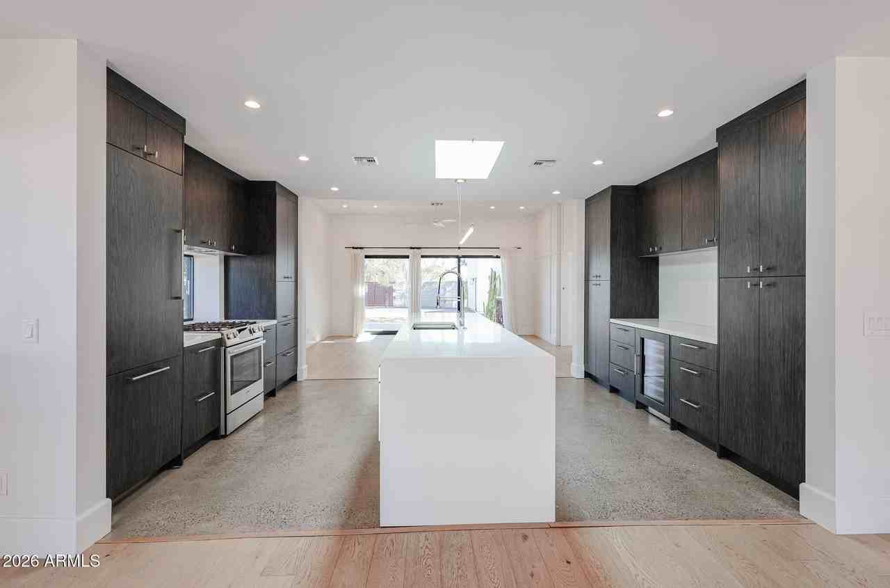 1111 E Fillmore St - Photo 7 of 47