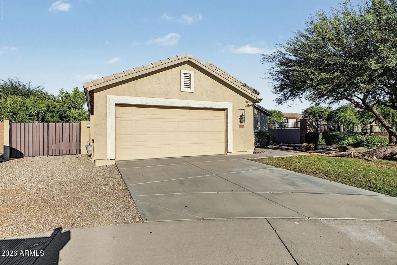 2742 S Camellia Ct - Photo 2 of 30
