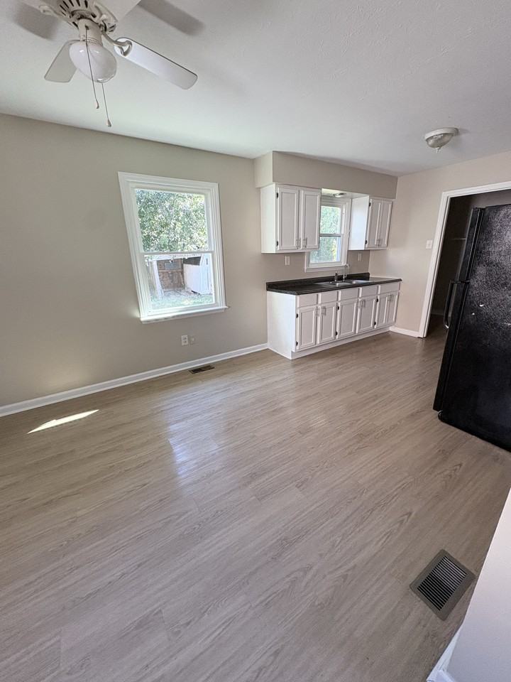 111 Ash Ct #1 - Photo 3 of 9