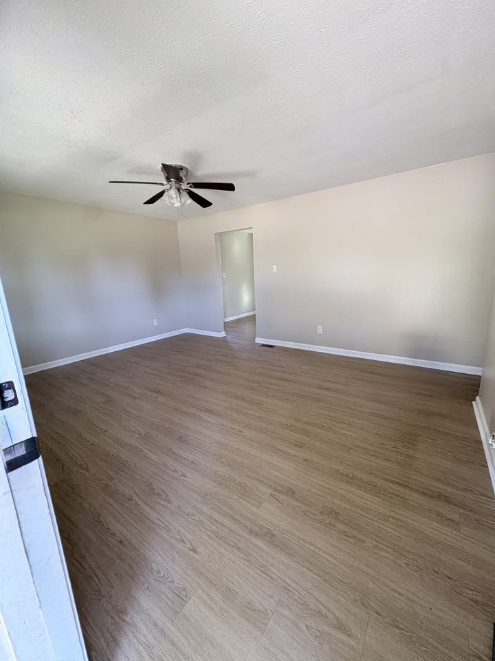 111 Ash Ct #1 - Photo 4 of 9